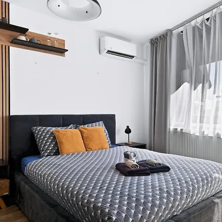 Cozy Rooftop Sunny W Terrace & Views *